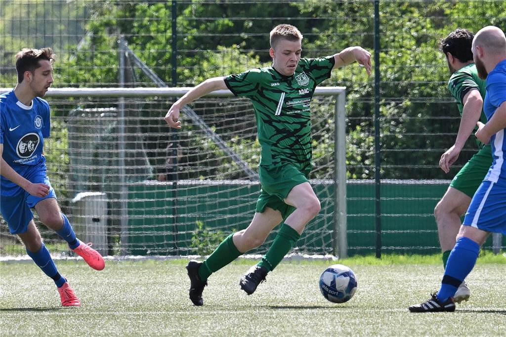 Im Derby der Reserveteams brauchte der ETuS Haltern II ein wenig, um ins Spiel zu finden, lag auch anfangs gegen den SV Bossendorf II zurück. Dann drehten die Eisenbahner aber auf und gewannen am Ende deutlich mit 9:1.