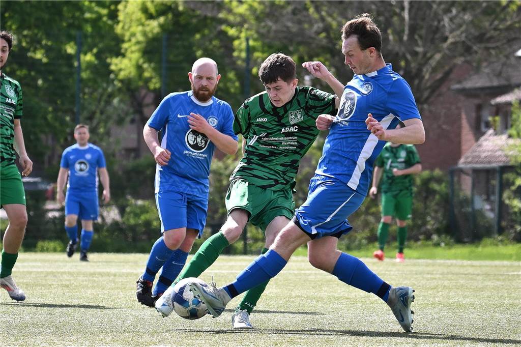 Im Derby der Reserveteams brauchte der ETuS Haltern II ein wenig, um ins Spiel zu finden, lag auch anfangs gegen den SV Bossendorf II zurück. Dann drehten die Eisenbahner aber auf und gewannen am Ende deutlich mit 9:1.