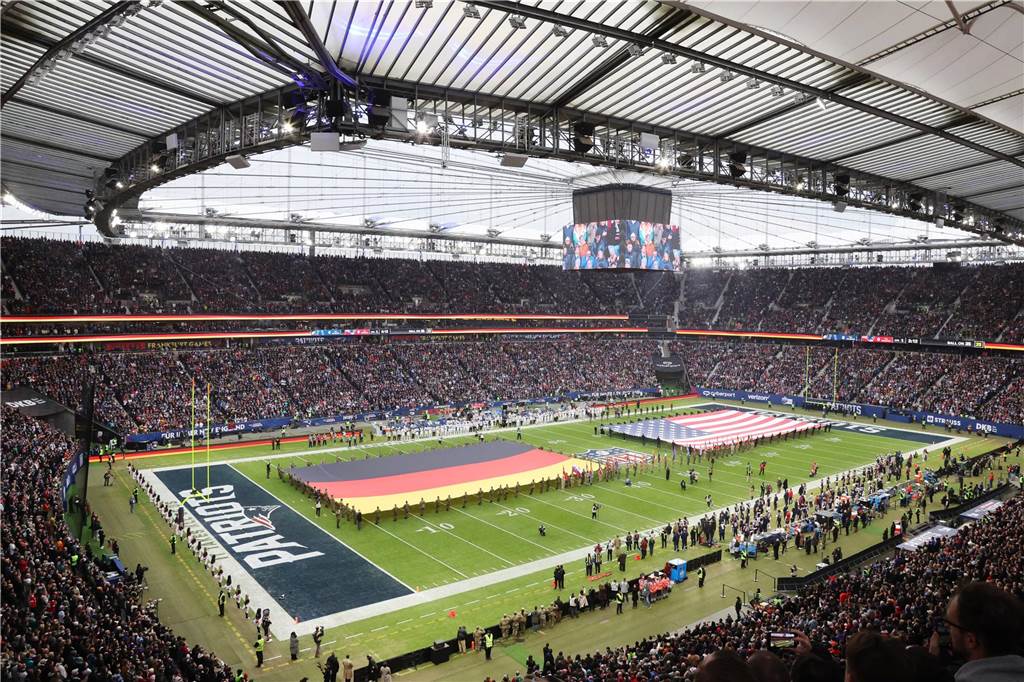 NFL-Spiele im Dortmunder Signal Iduna Park?: Das sagt BVB-Geschäftsführer Carsten Cramer Der Deutsche Bank Park vor einem der beiden NFL-Spiele.