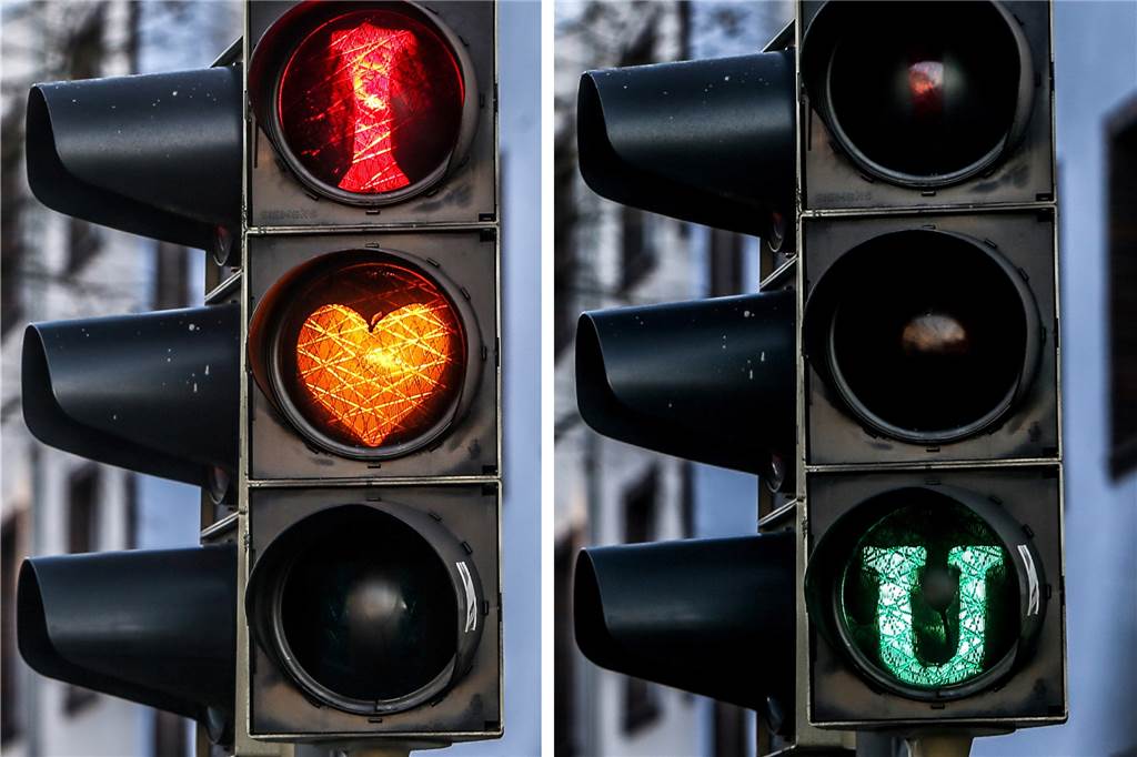 Schönste Ampel in Dortmund muss bald verschwinden – wegen der Radfahrer Im Dezember 2018 war die Liebes-Botschaft auch noch auf der rechten Ampel deutlich zu erkennen.