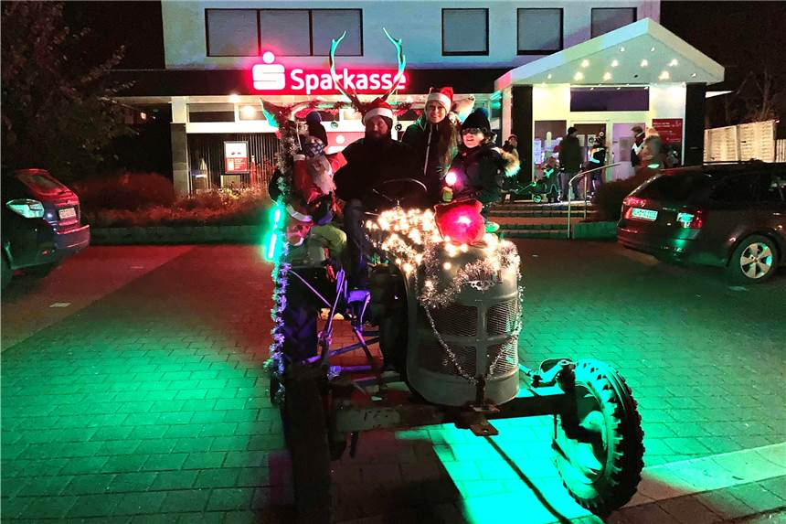 Treckerumzug „Ein Funken Hoffnung“ rollt auch in diesem Jahr durch Haltern Im Dezember 2020 hat die Aktion "Ein Funken Hoffnung" Premiere in Haltern am See gefeiert.
