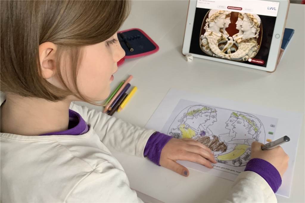 Römermuseum in Haltern bietet digitale „Jagd nach dem verlorenen Schatz“ Im digitalen Osterferienprogramm des LWL-Römermuseums können Kinder ihre eigene Gemme herstellen.
