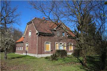 Im Dornröschenschlaf: das dem Abbruch geweihte Haus am Cappenberger See.