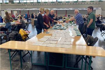Im Dortmunder Briefwahlzentrum in der Westfalenhalle 4 war viel zu tun.