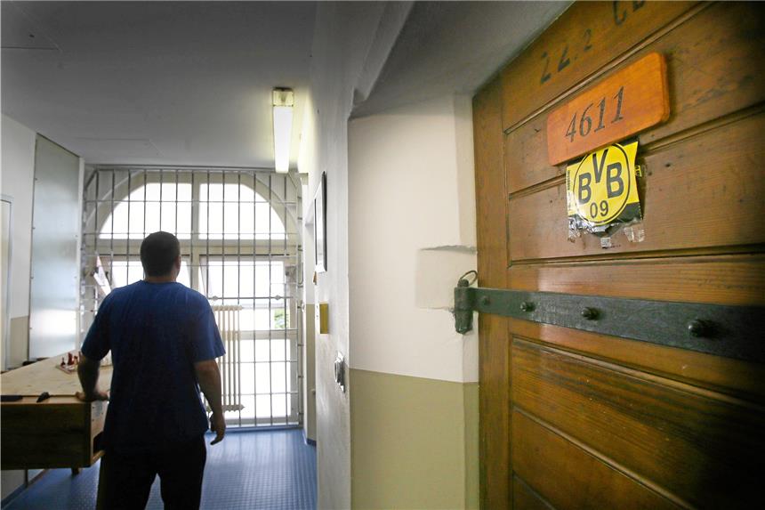 Kurzzeit-Haft kostet Geld und bringt wenig Im Dortmunder Gefängnis landen auch viele Menschen, die zwar nicht zu einer Haftstrafe verurteilt wurden, aber eine Geldstrafe nicht bezahlt haben.