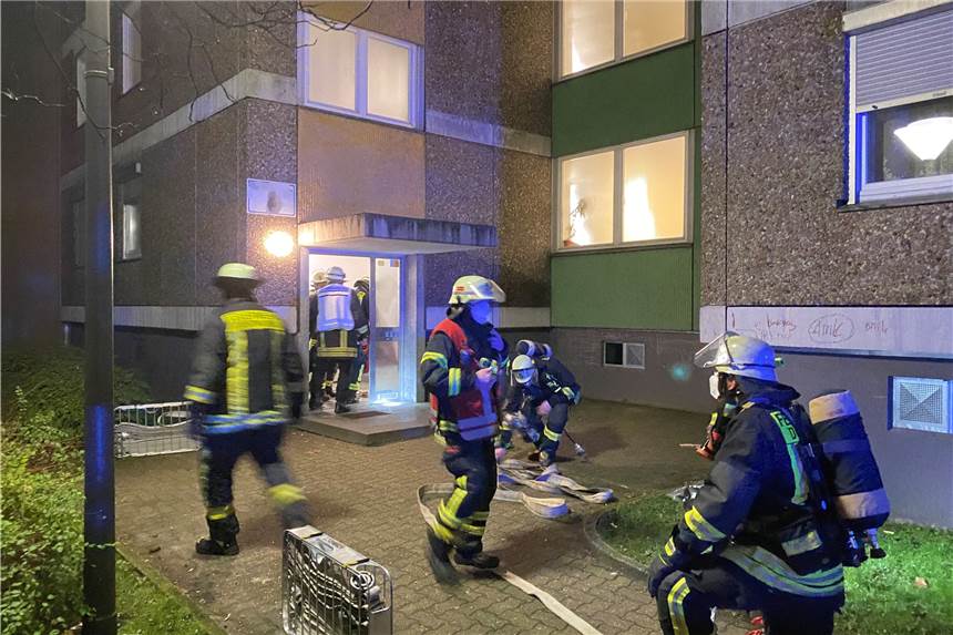 Brand in Mehrfamilienhaus: Eine Frau verhindert Schlimmeres Im Dortmunder Westen brannte es in einem Mehrfamilienhaus am Freitagabend.