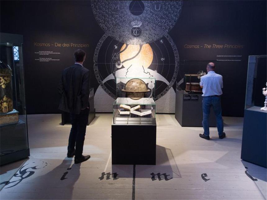 Spaziergang durch Kosmos des Mystikers Jacob Böhme Im Dresdner Residenzschloss können die Besucher in die Gedankenwelt des Mystikers Jacob Böhme eintauchen. Foto: Sebastian Kahnert
