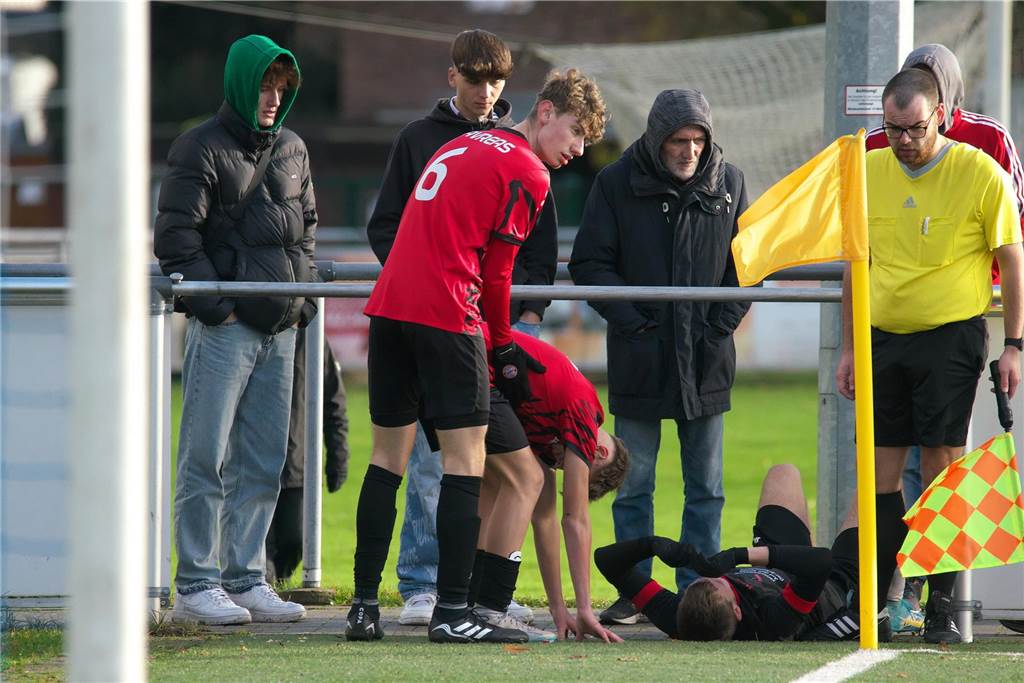 Im Duell der Ligakonkurrenten setzte sich die Spvgg. Erkenschwick überraschend deutlich gegen den SV Schermbeck durch. 4:0 stand es am Ende des Kreispokal-Finales der B-Junioren.