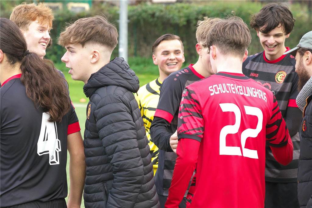Im Duell der Ligakonkurrenten setzte sich die Spvgg. Erkenschwick überraschend deutlich gegen den SV Schermbeck durch. 4:0 stand es am Ende des Kreispokal-Finales der B-Junioren.