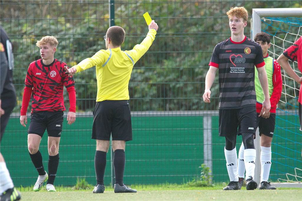 Im Duell der Ligakonkurrenten setzte sich die Spvgg. Erkenschwick überraschend deutlich gegen den SV Schermbeck durch. 4:0 stand es am Ende des Kreispokal-Finales der B-Junioren.