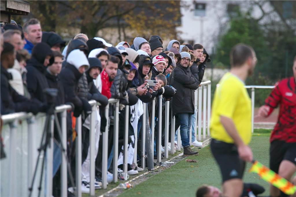 Im Duell der Ligakonkurrenten setzte sich die Spvgg. Erkenschwick überraschend deutlich gegen den SV Schermbeck durch. 4:0 stand es am Ende des Kreispokal-Finales der B-Junioren.