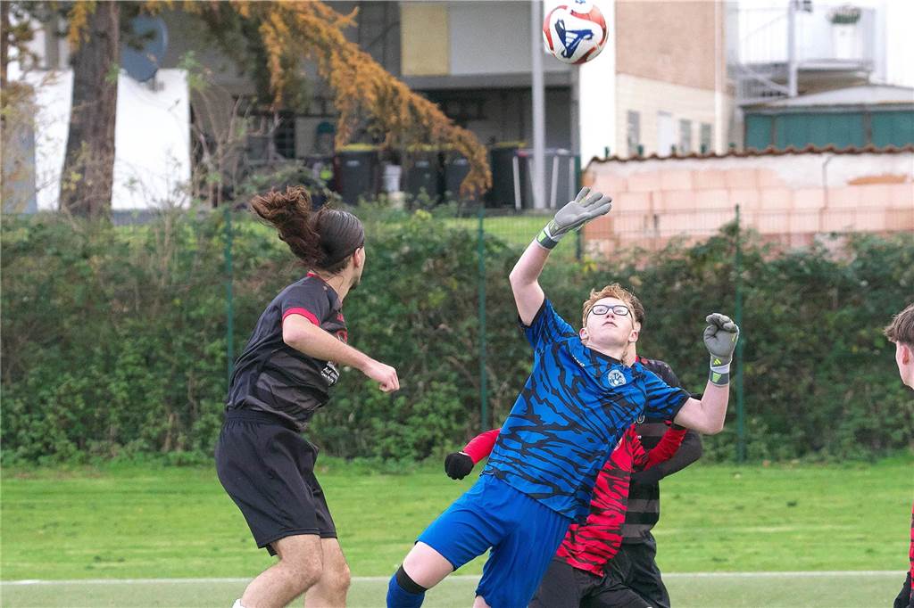 Im Duell der Ligakonkurrenten setzte sich die Spvgg. Erkenschwick überraschend deutlich gegen den SV Schermbeck durch. 4:0 stand es am Ende des Kreispokal-Finales der B-Junioren.