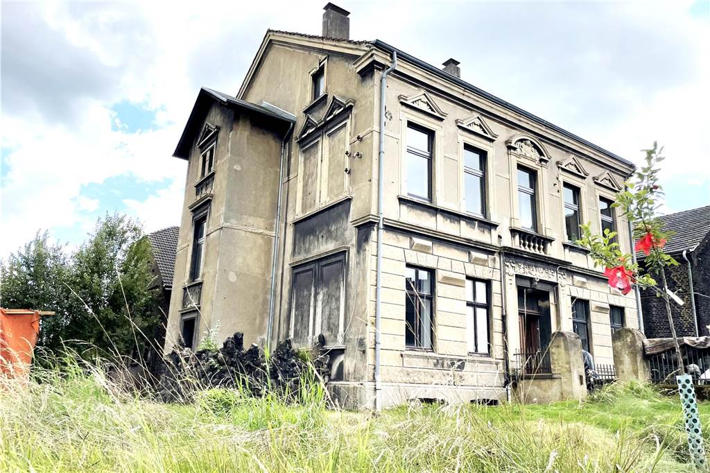 Architekten machen aus Bauernhof Korte in Marten 17 Wohnungen Im ehemaligen Herrenhaus des Hofs Horte in Marten ist noch immer das herrschaftliche Ambiente zu spüren, obwohl die Entkernung schon begonnen hat.