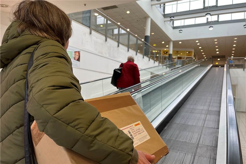 Post im ehemaligen Real-Gebäude hat Kündigung erhalten Im ehemaligen Real-Gebäude in der Evinger Mitte ist das Fahrband, das vom Erdgeschoss in den ersten Stock führt, abgeschaltet. Das kann für gehbehinderte Senioren, die zudem noch mit einem Paket unterwegs sind, oder Menschen mit Kinderwagen zum Problem werden