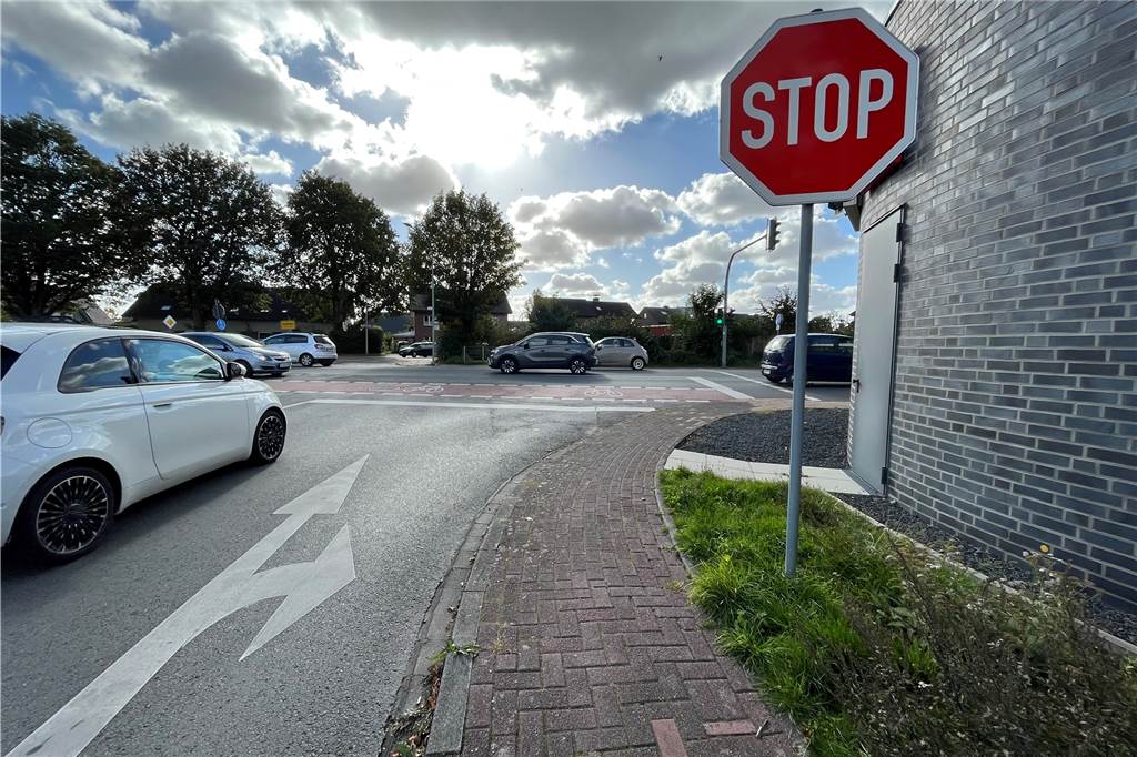 Stadtlohn meldet Vollzug: Maßnahmenbündel für mehr Sicherheit am Breul Einmündungsbereich Breul/Ginsterweg