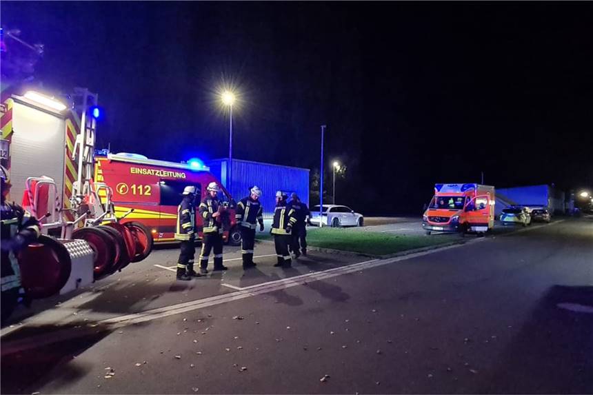 „Maschinenbrand“ in Papierfabrik: Feuerwehr Werne rückt mit 23 Kräften aus Im Einsatz waren 23 Einsatzkräfte mit sechs Fahrzeugen die Polizei und der Rettungsdienst aus Werne.