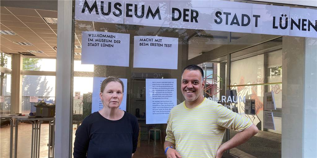 Museumstest am Markt: Lüner können bewerten und mitgestalten Im „Erlebnisraum“ an der Marktstraße 2a entstand am Mittwoch (22. Juni) ein Vorgeschmack auf das neue Museum Lünen. Museumleiterin Dr. Katja Stromberg und Ausstellungsgestalter Paul Beaury führen durch den Raum.