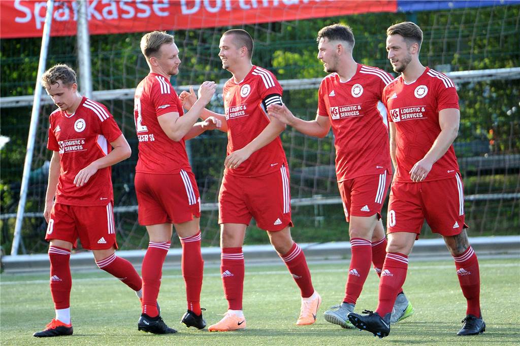 Im ersten Halbfinale der 40. Schwerter Fußball-Stadtmeisterschaft hat der Geisecker SV gegen den VfB Westhofen mit 3:0 gewonnen.