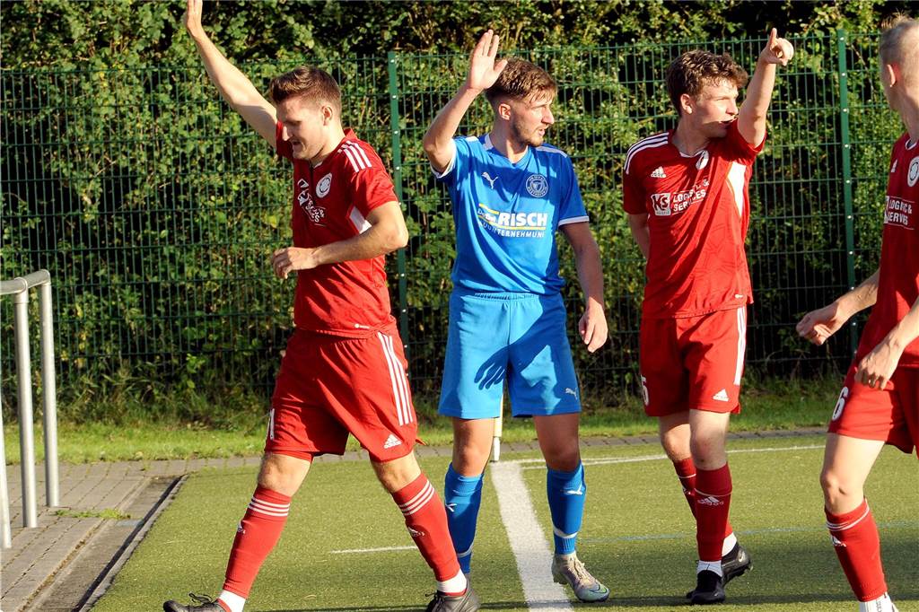 Im ersten Halbfinale der 40. Schwerter Fußball-Stadtmeisterschaft hat der Geisecker SV gegen den VfB Westhofen mit 3:0 gewonnen.