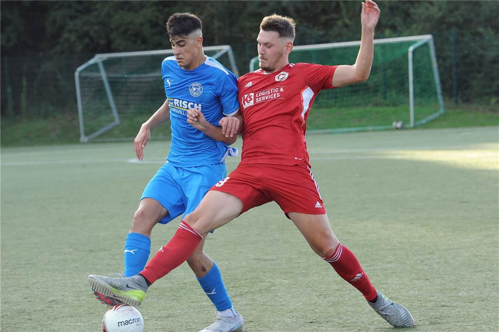 Im ersten Halbfinale der 40. Schwerter Fußball-Stadtmeisterschaft hat der Geisecker SV gegen den VfB Westhofen mit 3:0 gewonnen.