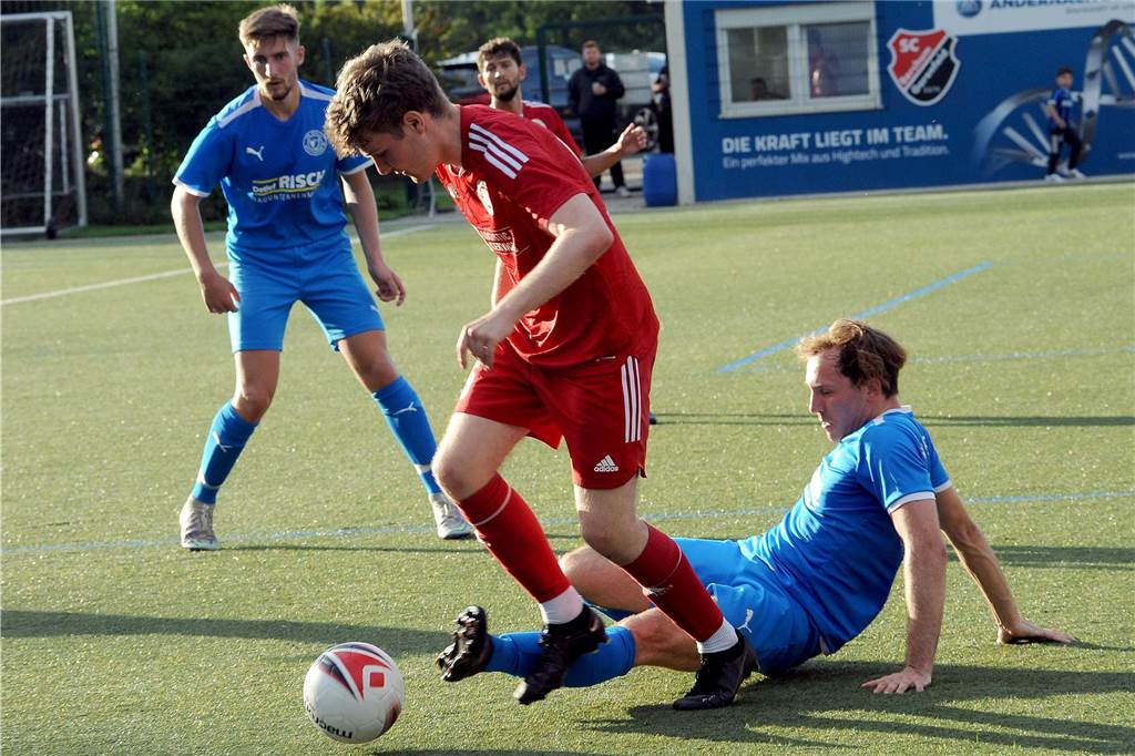 Im ersten Halbfinale der 40. Schwerter Fußball-Stadtmeisterschaft hat der Geisecker SV gegen den VfB Westhofen mit 3:0 gewonnen.