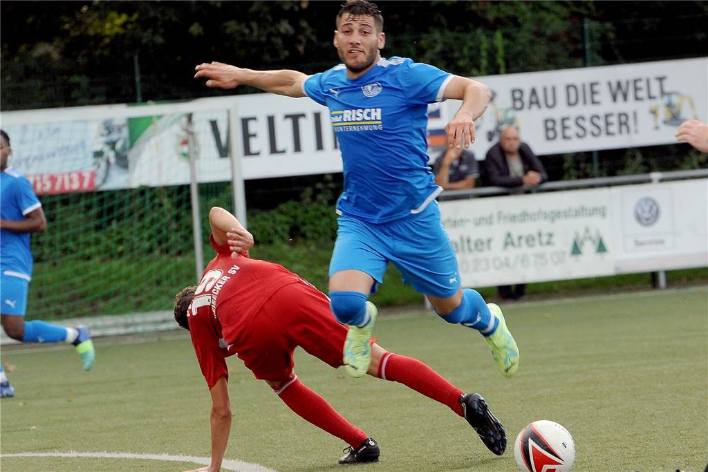 Im ersten Halbfinale der 40. Schwerter Fußball-Stadtmeisterschaft hat der Geisecker SV gegen den VfB Westhofen mit 3:0 gewonnen.