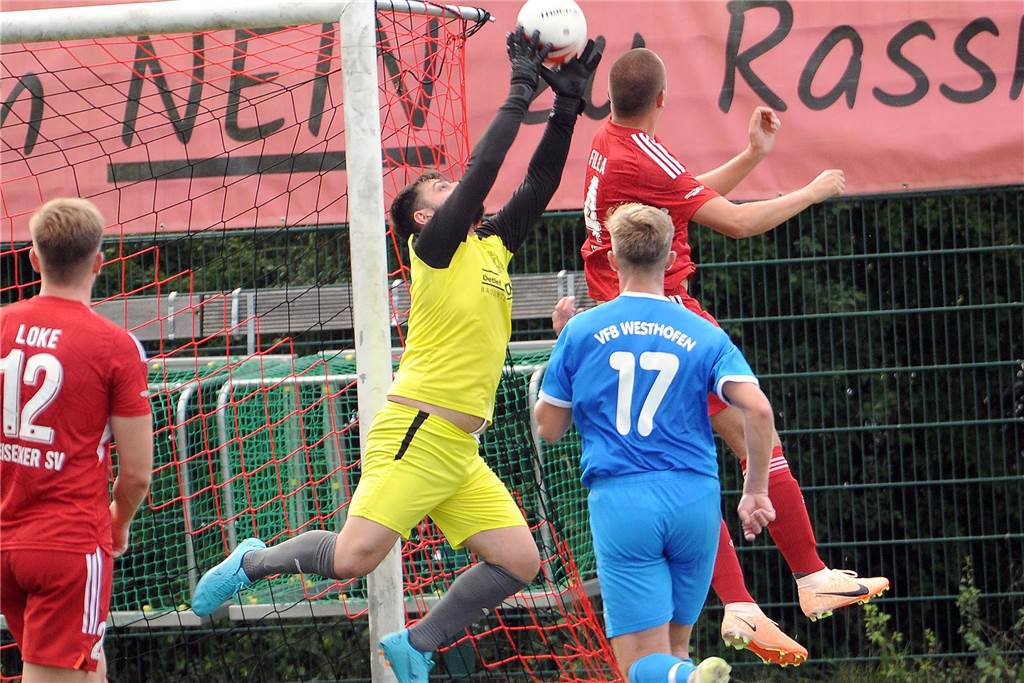 Im ersten Halbfinale der 40. Schwerter Fußball-Stadtmeisterschaft hat der Geisecker SV gegen den VfB Westhofen mit 3:0 gewonnen.
