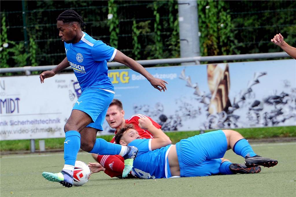 Im ersten Halbfinale der 40. Schwerter Fußball-Stadtmeisterschaft hat der Geisecker SV gegen den VfB Westhofen mit 3:0 gewonnen.