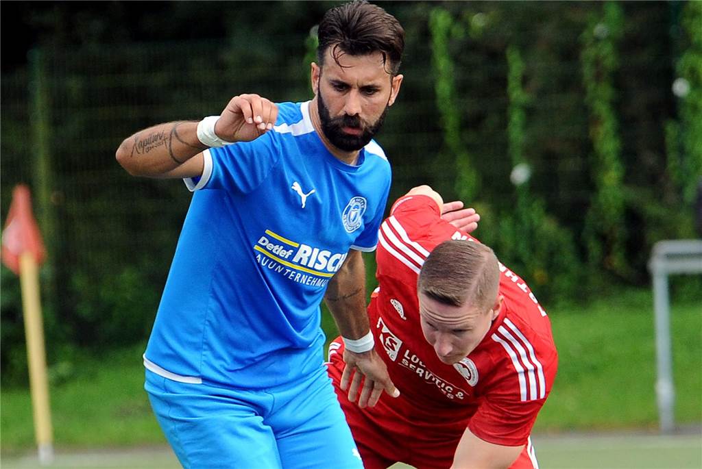Im ersten Halbfinale der 40. Schwerter Fußball-Stadtmeisterschaft hat der Geisecker SV gegen den VfB Westhofen mit 3:0 gewonnen.
