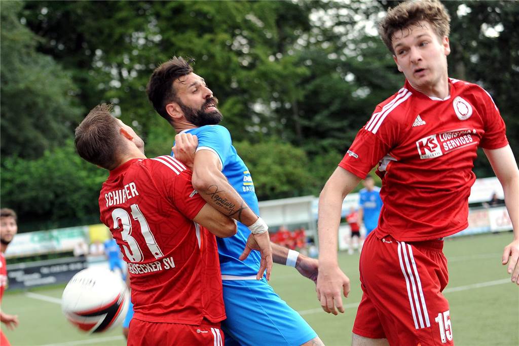 Im ersten Halbfinale der 40. Schwerter Fußball-Stadtmeisterschaft hat der Geisecker SV gegen den VfB Westhofen mit 3:0 gewonnen.