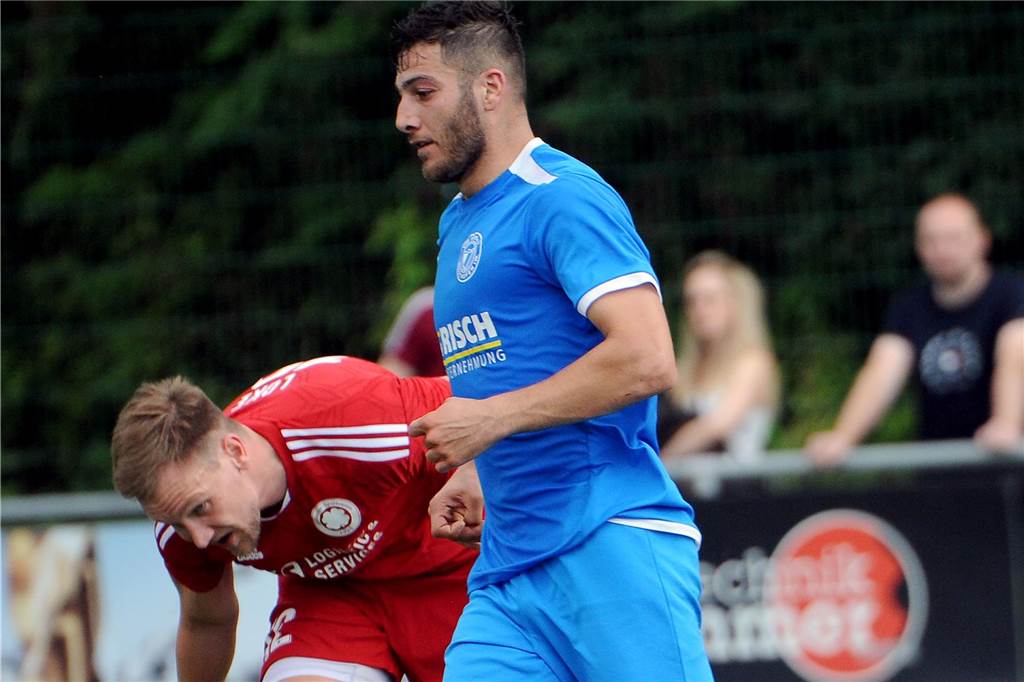 Im ersten Halbfinale der 40. Schwerter Fußball-Stadtmeisterschaft hat der Geisecker SV gegen den VfB Westhofen mit 3:0 gewonnen.
