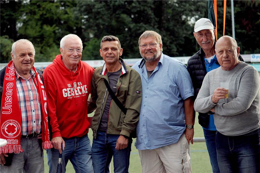 Im ersten Halbfinale der 40. Schwerter Fußball-Stadtmeisterschaft hat der Geisecker SV gegen den VfB Westhofen mit 3:0 gewonnen.