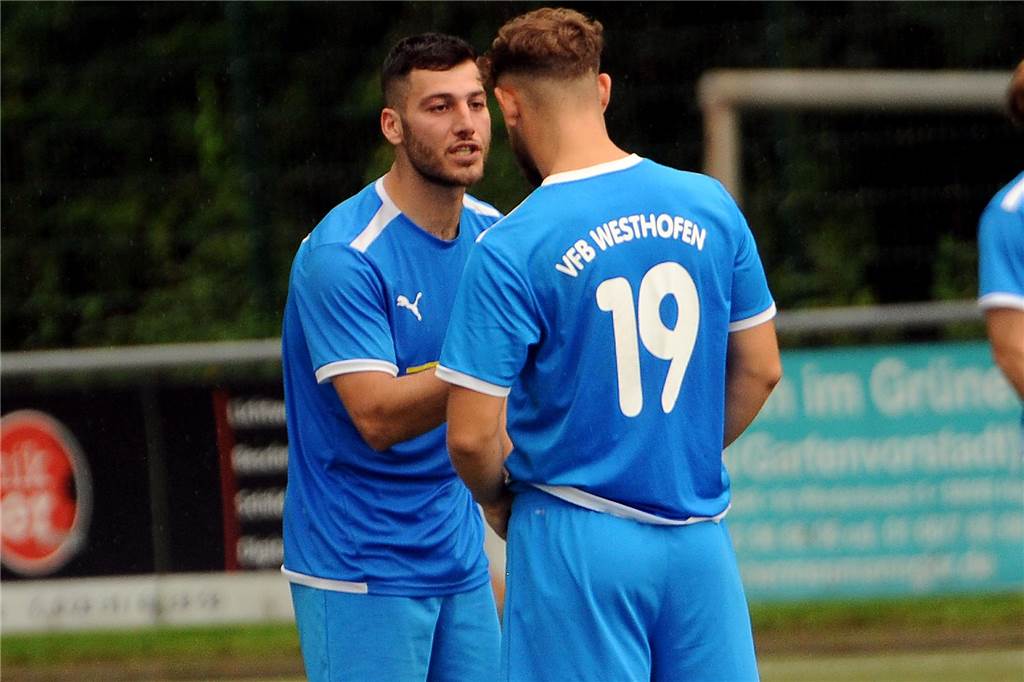 Im ersten Halbfinale der 40. Schwerter Fußball-Stadtmeisterschaft hat der Geisecker SV gegen den VfB Westhofen mit 3:0 gewonnen.