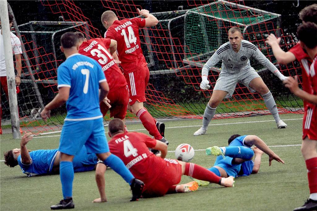 Im ersten Halbfinale der 40. Schwerter Fußball-Stadtmeisterschaft hat der Geisecker SV gegen den VfB Westhofen mit 3:0 gewonnen.