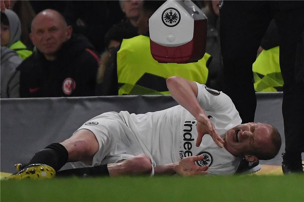 BVB-Profi Sebastian Rode darf nach Knie-Operation auf schnelleres Comeback hoffen Im Europa-League-Halbfinale gegen den FC Chelsea verletzte sich Sebastian Rode am Knie.