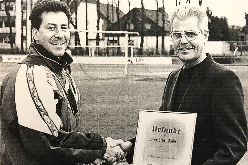 Der SC Arminia Ickern trauert um den Ehrenvorsitzenden Karl Sabra Im Februar 1999 wurde Karl Sabra (r) von seinem Nachfolger im Amt des Vorsitzenden, Michael Weskamp, zum Ehrenvorsitzenden des SC Arminia Ickern ernannt.