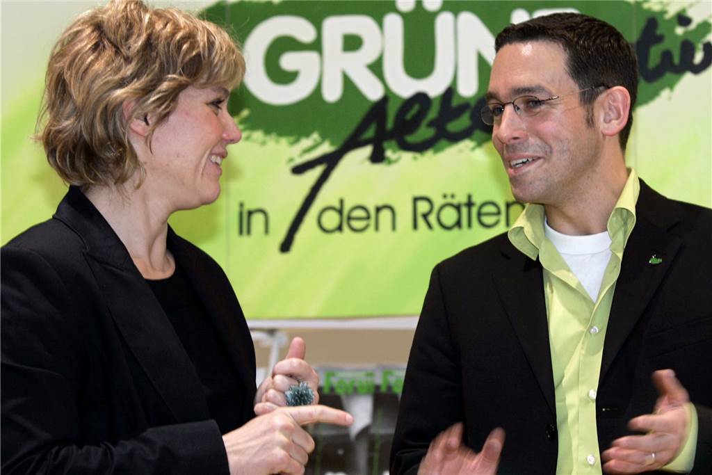 Portrait: Daniela Schneckenburger will für die Grünen nach ganz oben Im Februar 2006 wurden Daniela Schneckenburger (45) und Arndt Klocke (35) in Essen zum neuen Führungsduo der nordrhein-westfälischen Grünen gewählt.