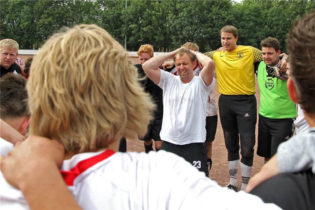 Im Februar 2011 hatte Armin Theis, der zuvor Trainer des Bezirksligisten SuS Merklinde war, das Zepter bei der SG Castrop übernommen.