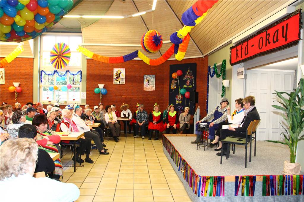 KFD-Theatergruppe: nimmt Grafenwälder mit auf Reisen Bei früheren Veranstaltungen war der Saal im Pfarrheim immer gut gefüllt.