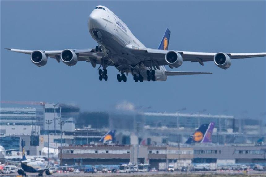 Fraport glänzt mit starken Passagierzahlen Im Februar nutzten 4,4 Millionen Passagiere den größten deutschen Flughafen in Frankfurt, was eine Steigerung von 8,5 Prozent im Vergleich zum Vorjahresmonat bedeutet. Foto: Boris Roessler