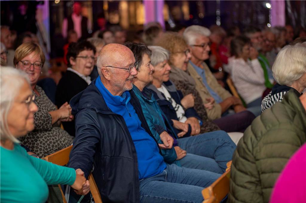 Im Festzelt auf dem Marktplatz gab es am Dienstagabend (10.9.) einen Comedy-Abend mit Jens Heinrich Claassen, Serhat Dogan und Erasmus Stein. Anlass war die Ökumenische Glaubenswoche zum Thema Nachaltigkeit.