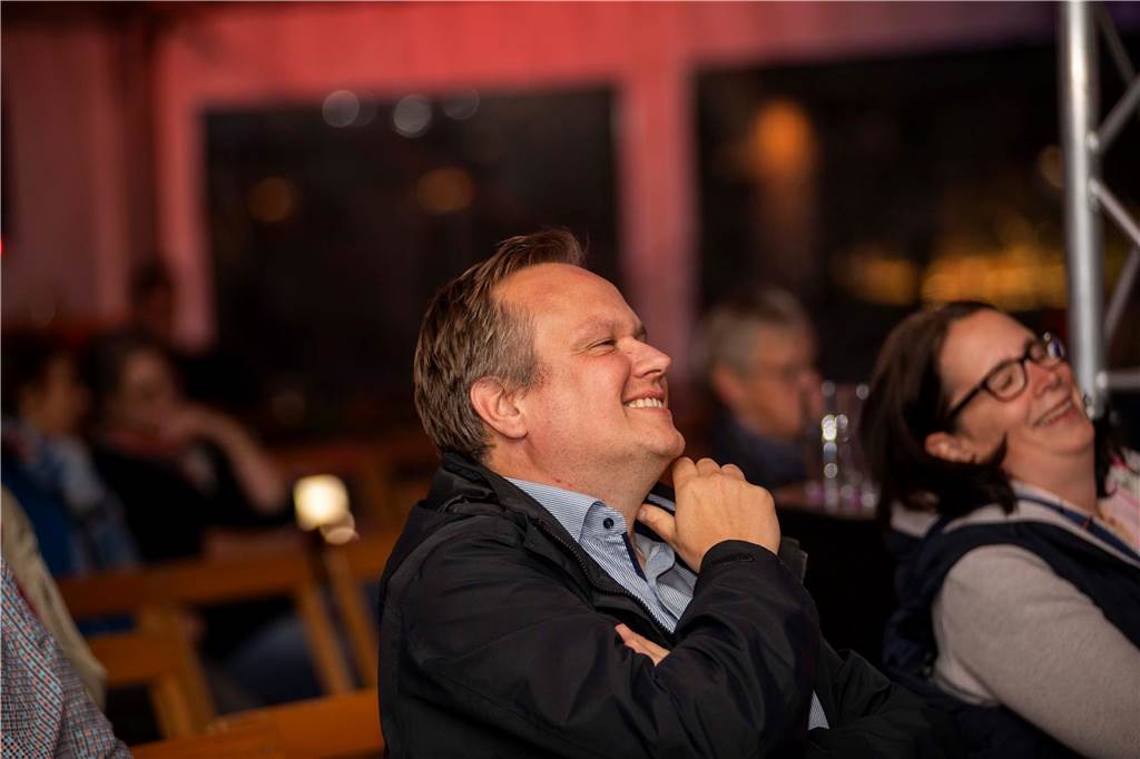 Im Festzelt auf dem Marktplatz gab es am Dienstagabend (10.9.) einen Comedy-Abend mit Jens Heinrich Claassen, Serhat Dogan und Erasmus Stein. Anlass war die Ökumenische Glaubenswoche zum Thema Nachaltigkeit.