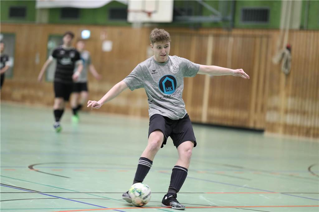 Im Finale der Hallenkreismeisterschaft der A-Junioren setzte sich Teutonia SuS Waltrop gegen die SG Suderwich durch. Davor sicherte sich der VfB Hüls gegen die JSG Raesfeld/Erle den dritten Platz in der Helmut-Pardon-Halle.