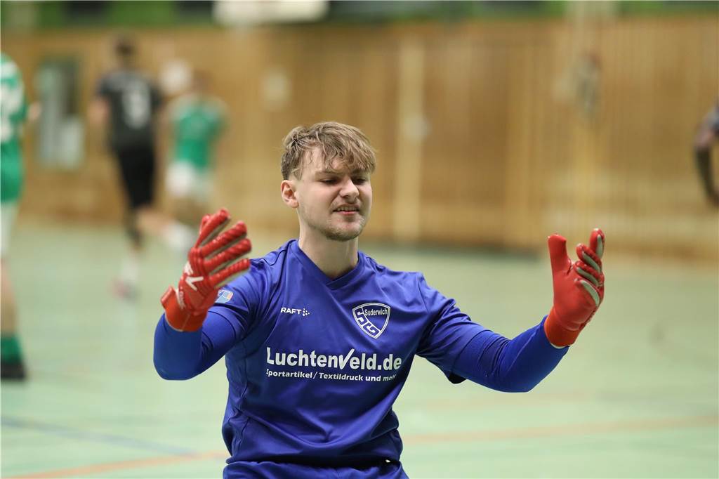 Im Finale der Hallenkreismeisterschaft der A-Junioren setzte sich Teutonia SuS Waltrop gegen die SG Suderwich durch. Davor sicherte sich der VfB Hüls gegen die JSG Raesfeld/Erle den dritten Platz in der Helmut-Pardon-Halle.