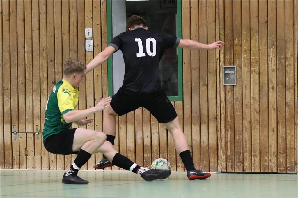 Im Finale der Hallenkreismeisterschaft der A-Junioren setzte sich Teutonia SuS Waltrop gegen die SG Suderwich durch. Davor sicherte sich der VfB Hüls gegen die JSG Raesfeld/Erle den dritten Platz in der Helmut-Pardon-Halle.