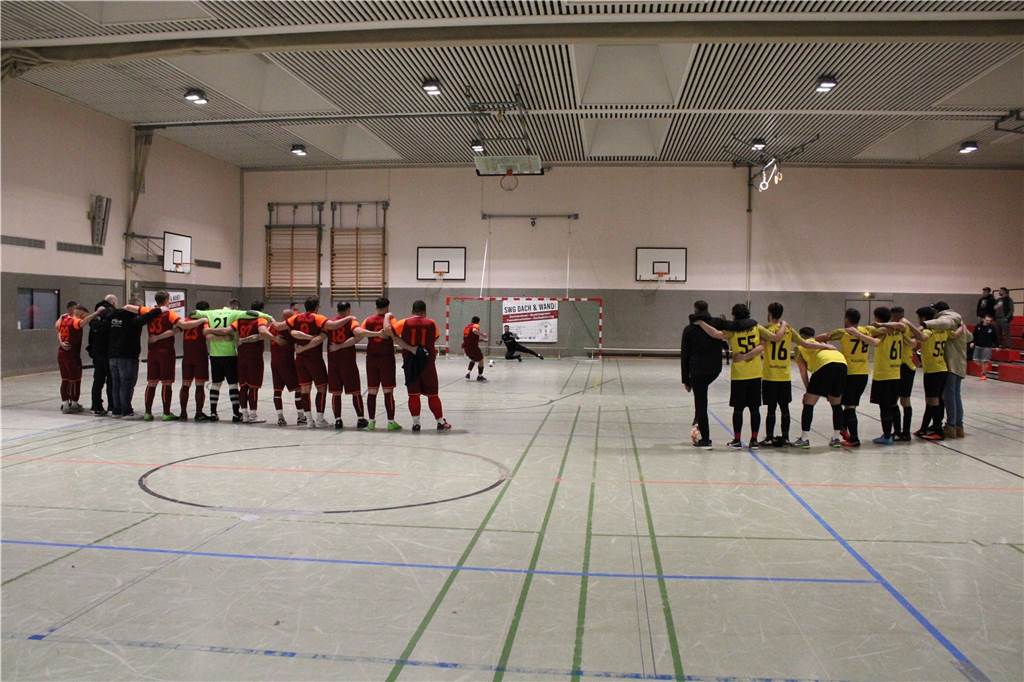 Schwarzgelb siegt beim Hallenturnier des TuS Niederaden Im Finale zwischen Hamm und Eintracht Werne II musste ein Neunmeterschießen die Entscheidung bringen.