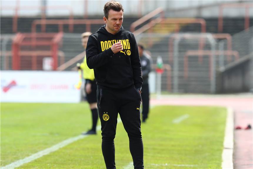 RWO-Präsident pöbelt gegen BVB-Trainer - Borussia verurteilt dies: „Das ist rufschädigend“ Im Fokus von Oberhausens Präsident: BVB-Trainer Enrico Maaßen.