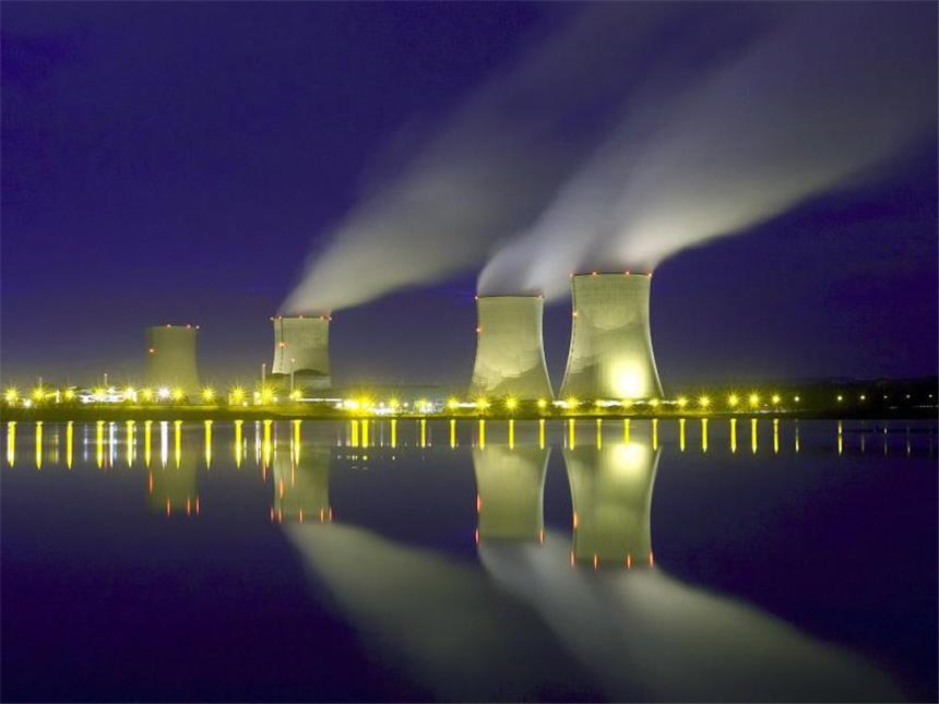 Zwischenfall in AKW Cattenom: Zehn Arbeiter verstrahlt Im französischen Atomkraftwerk Cattenom nahe der deutschen Grenze sind zehn Arbeiter leicht verstrahlt worden. Foto: Karaba/Archiv