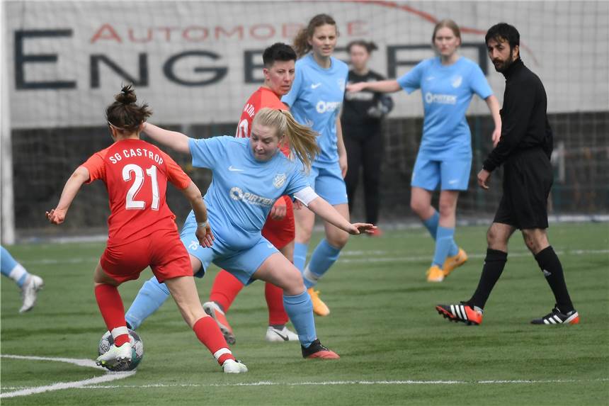 Siegtor im Derby zwischen FC Frohlinde und SG Castrop fällt in der Nachspielzeit Im Frauenfußball-Derby zwischen dem FC Frohlinde (blaue Trikots) und der SG Castrop fiel das entscheidende Tor in der 91. Minute.