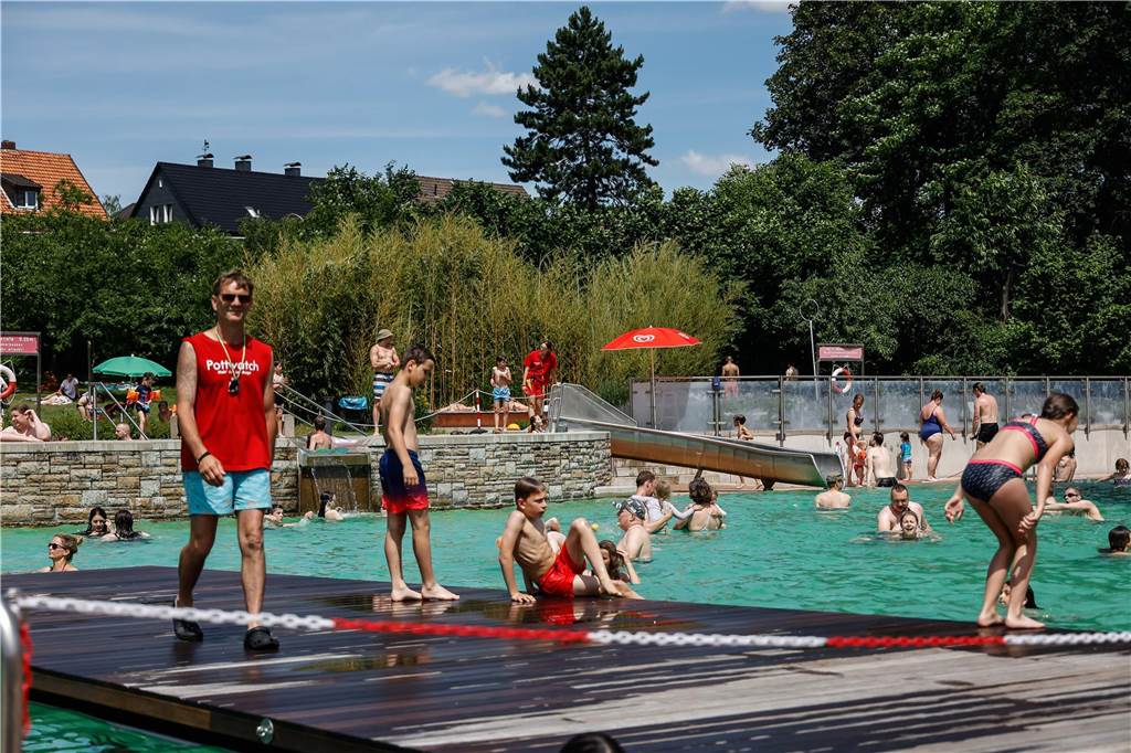 Unsere Top 3: Die besten Badegelegenheiten für Familien in der Region Im Freibad Froschloch im Dortmunder Süden ist meist viel los.